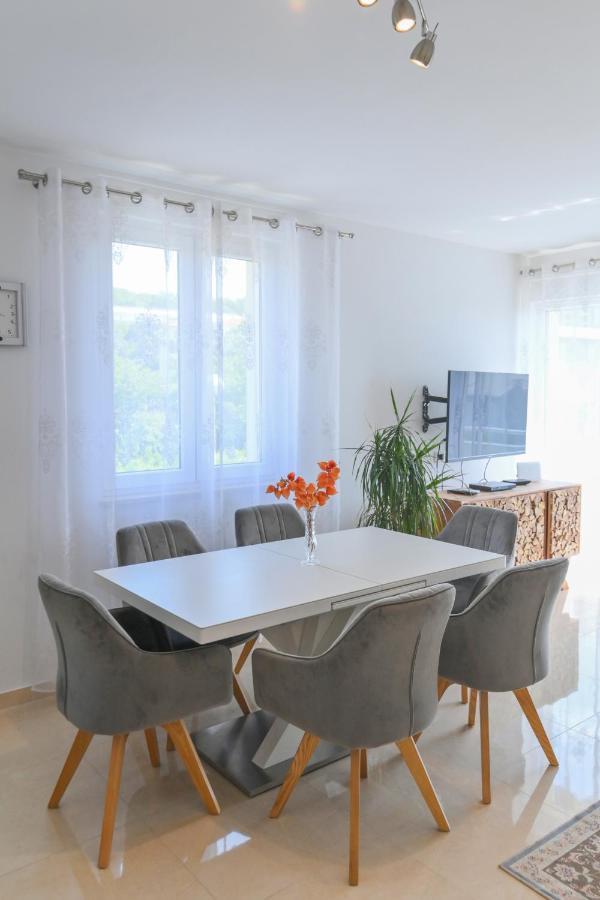 Apartman Iskra Apartamento Rijeka Exterior foto