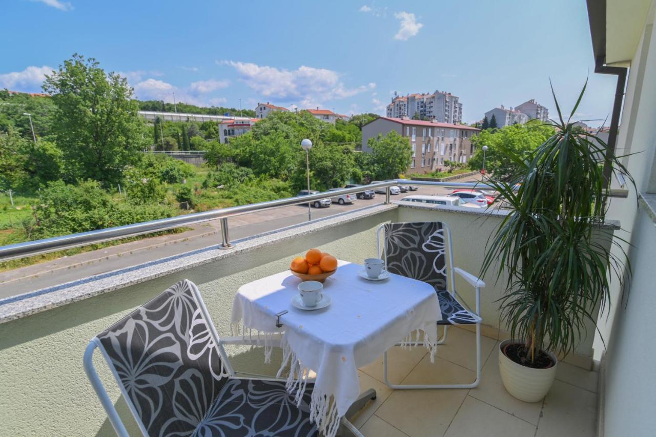 Apartman Iskra Apartamento Rijeka Exterior foto
